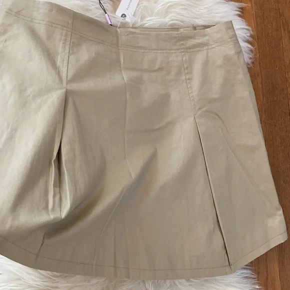 Avec Les Filles Pleated Preppy Mini Skirt in Safari Khaki - Picture 10 of 13